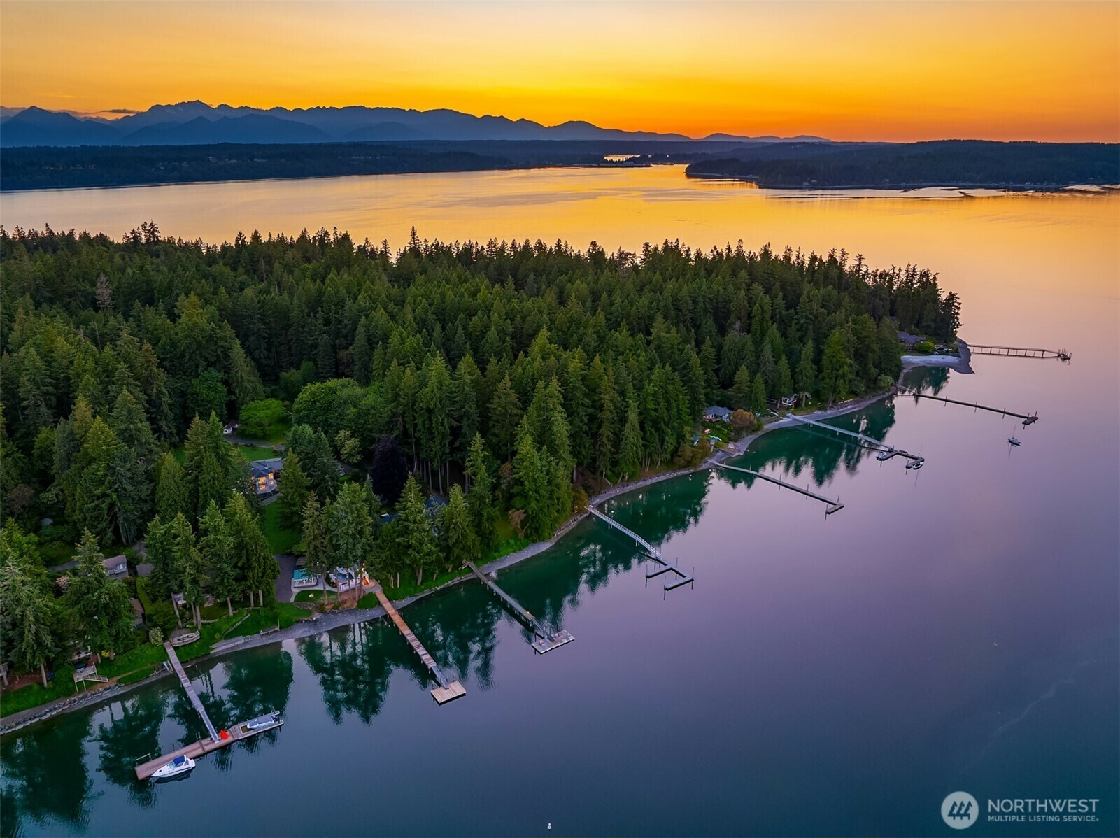 Property Photo: 11710 Arrow Point Drive NE WA 98110