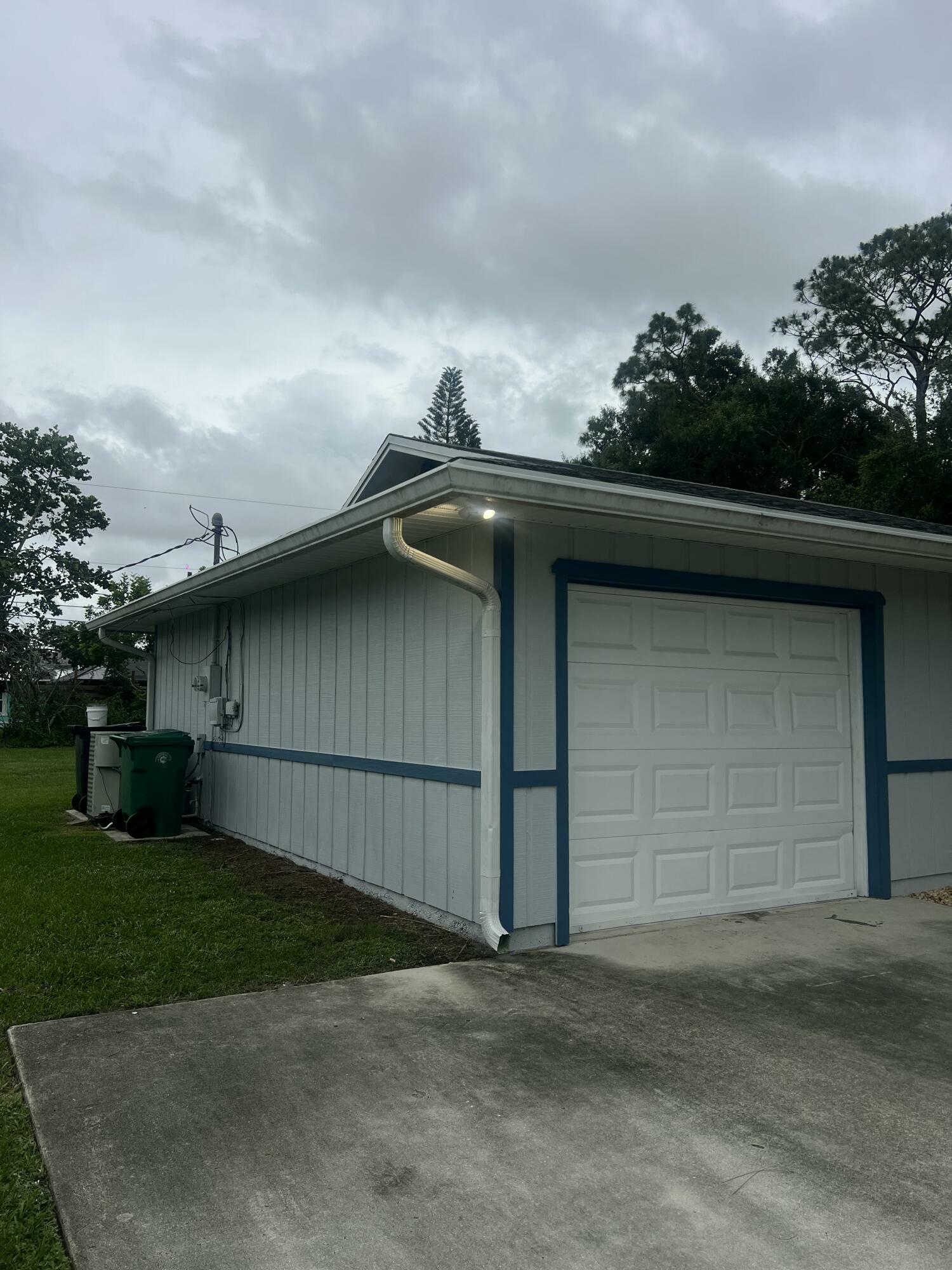 Property Photo:  1049 SW Eureka Avenue  FL 34953 