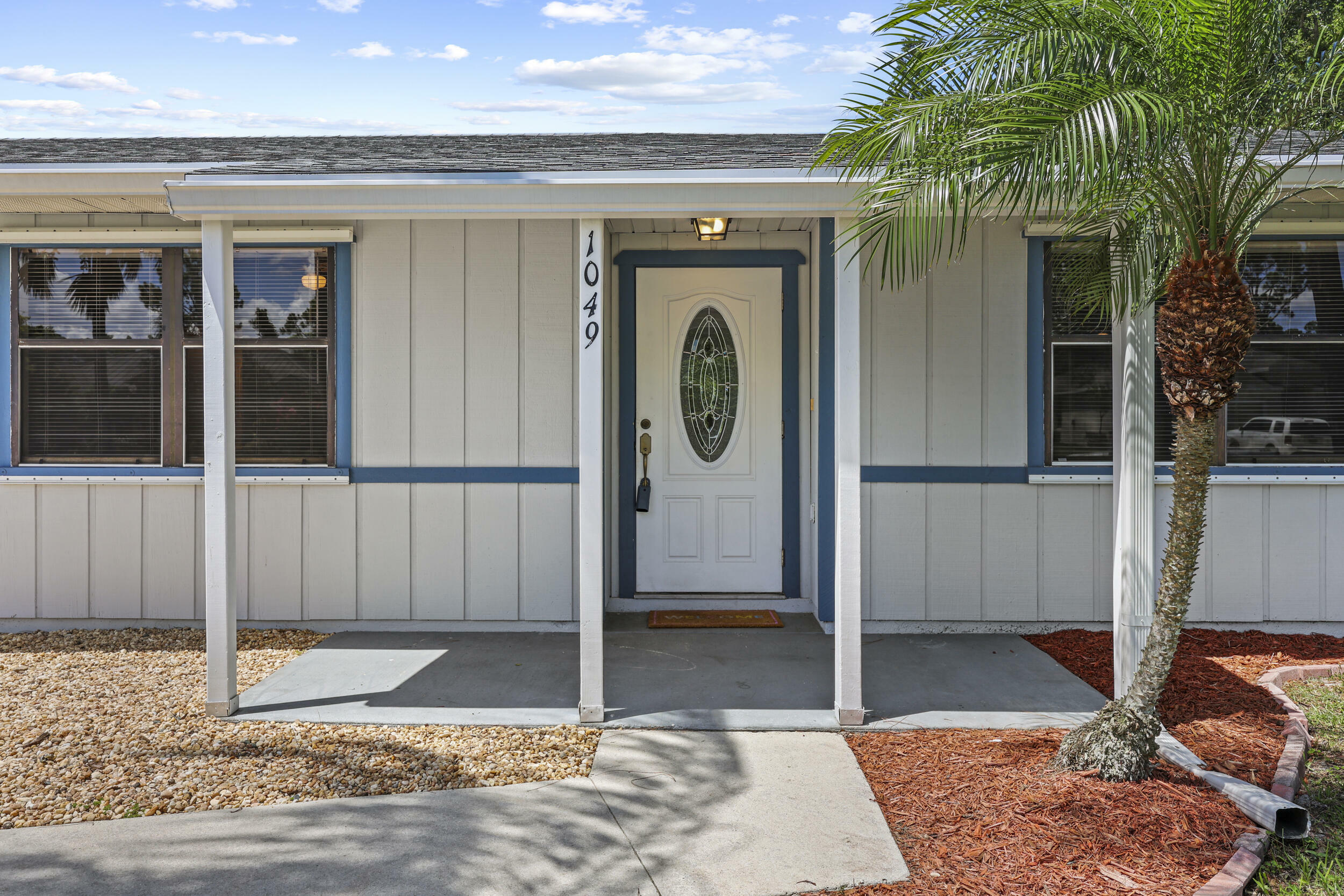 Property Photo: 1049 SW Eureka Avenue FL 34953