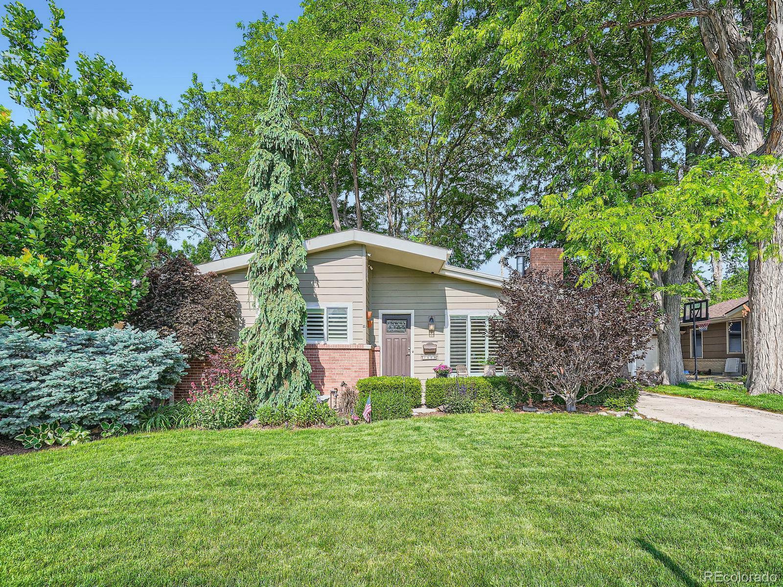Property Photo: 2609 S Dahlia Street CO 80222
