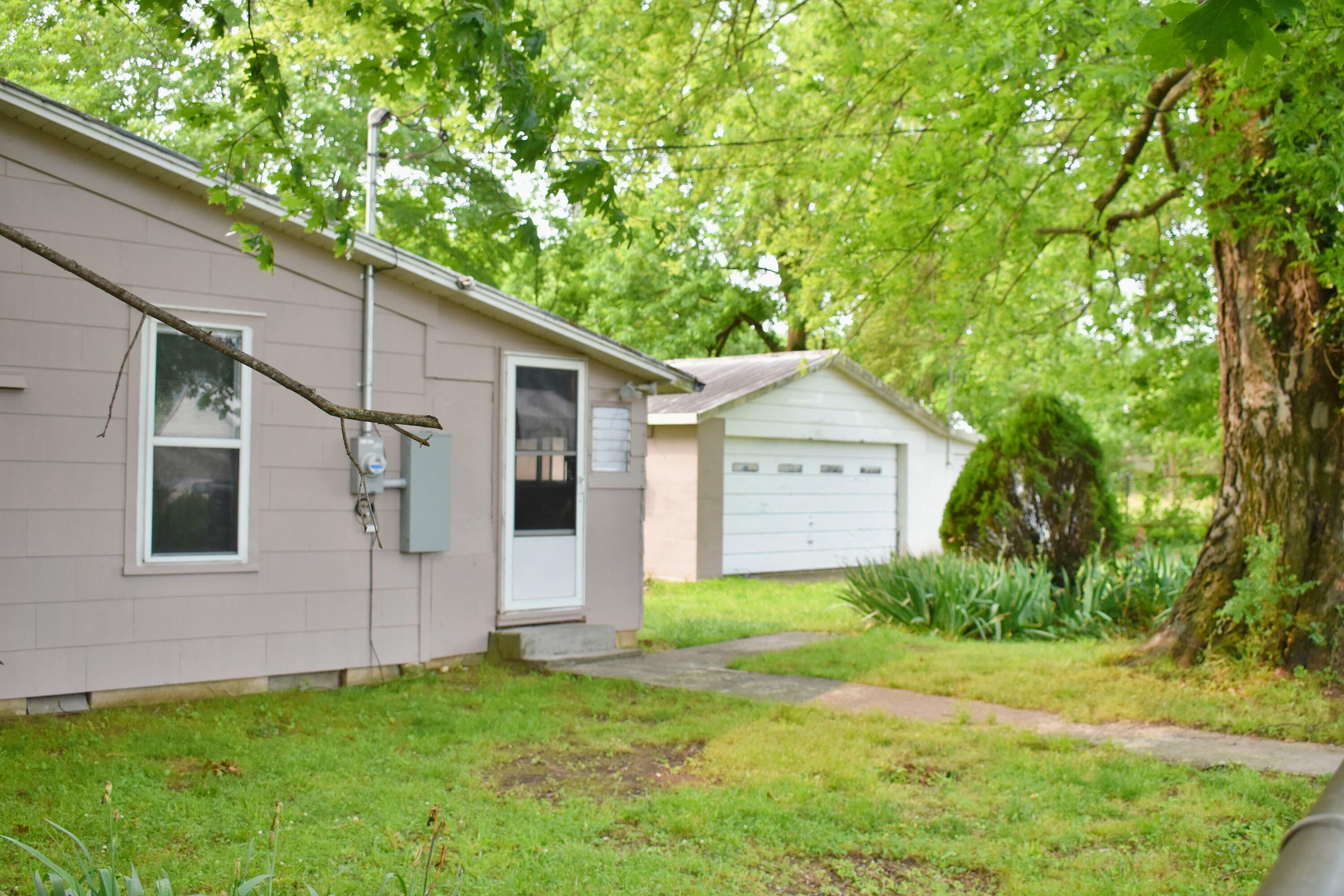 Property Photo: 174 E Jackson Avenue TN 37381