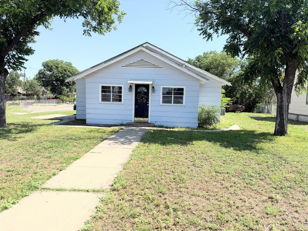 Property Photo: 731 Veck St TX 76903