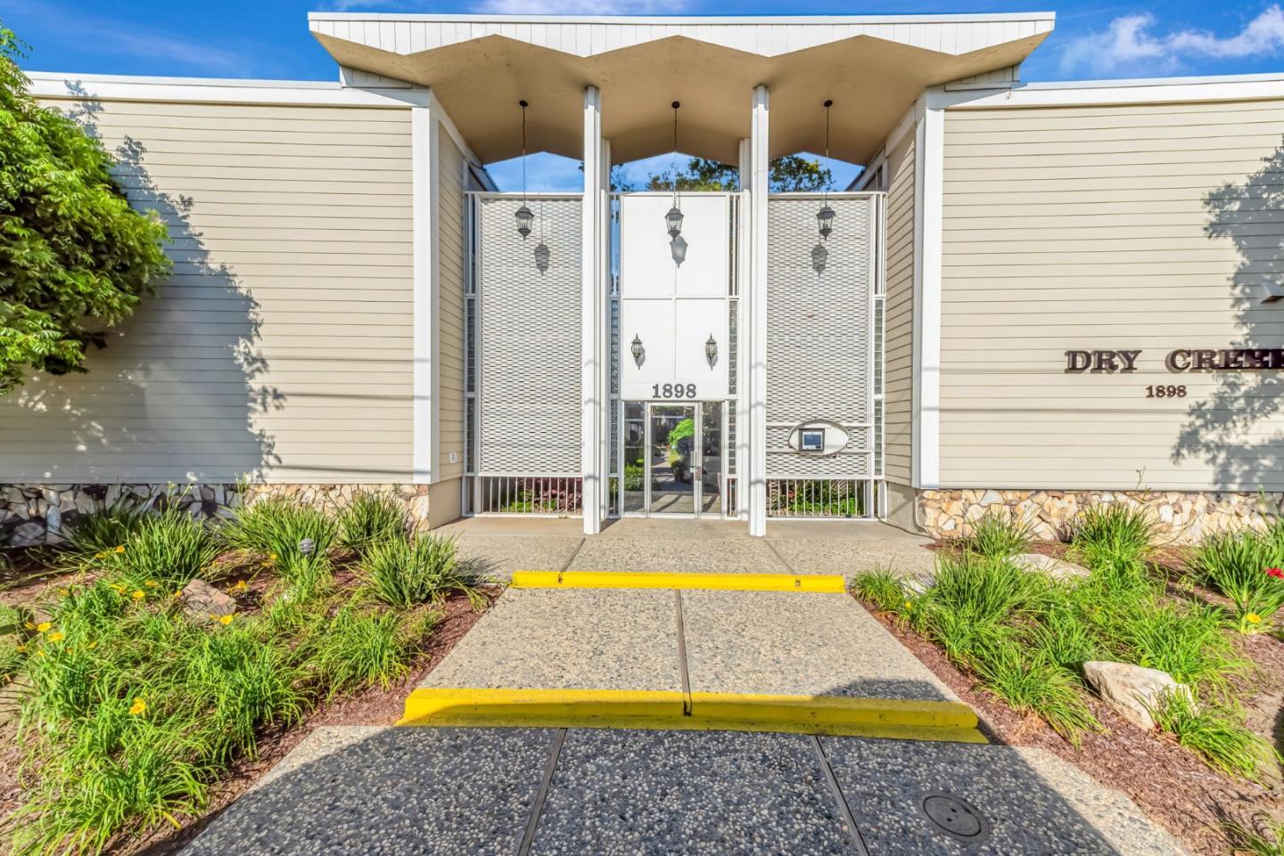 Property Photo: 1898 Meridian Avenue 20 CA 95125