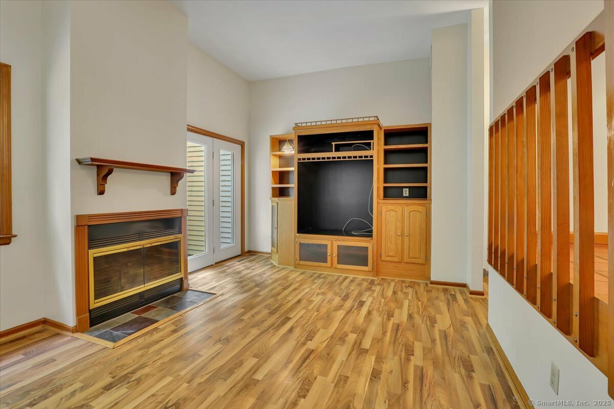 Property Photo: 10 Crown Ridge 10 CT 06111