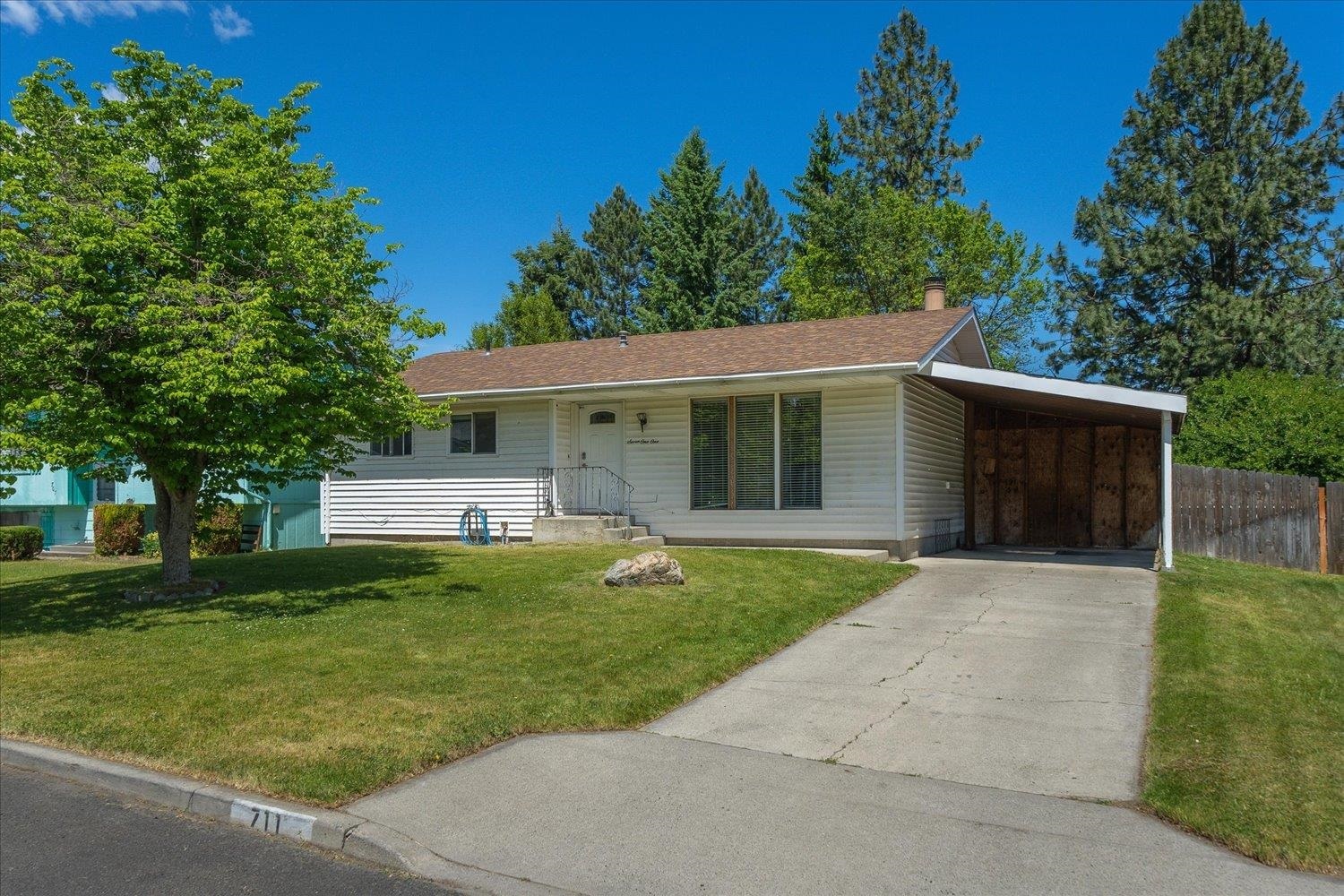 Property Photo: 711 E Cascade Pl WA 99208