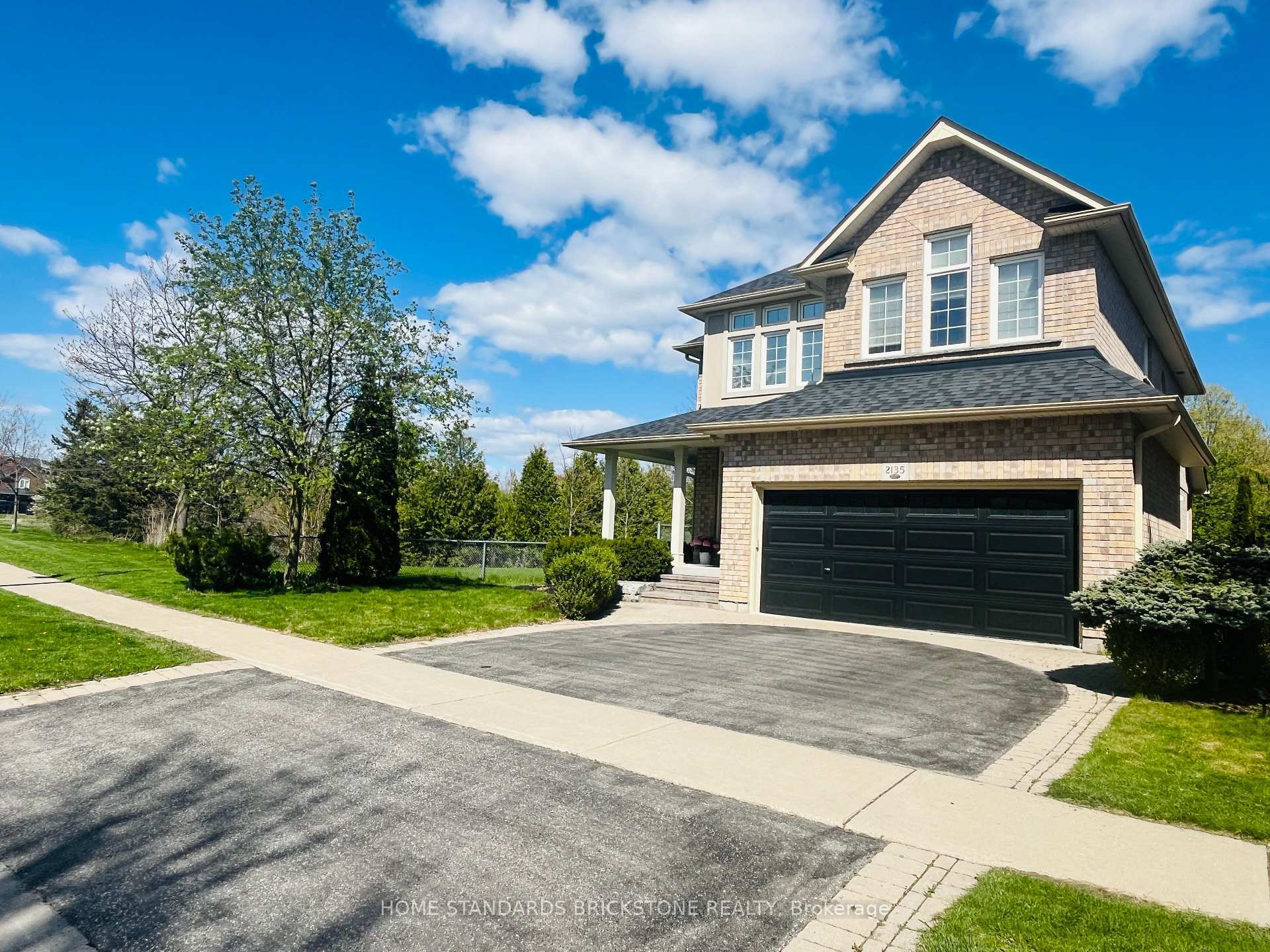 Property Photo:  2135 Avalon Court  ON L1L 0B2 