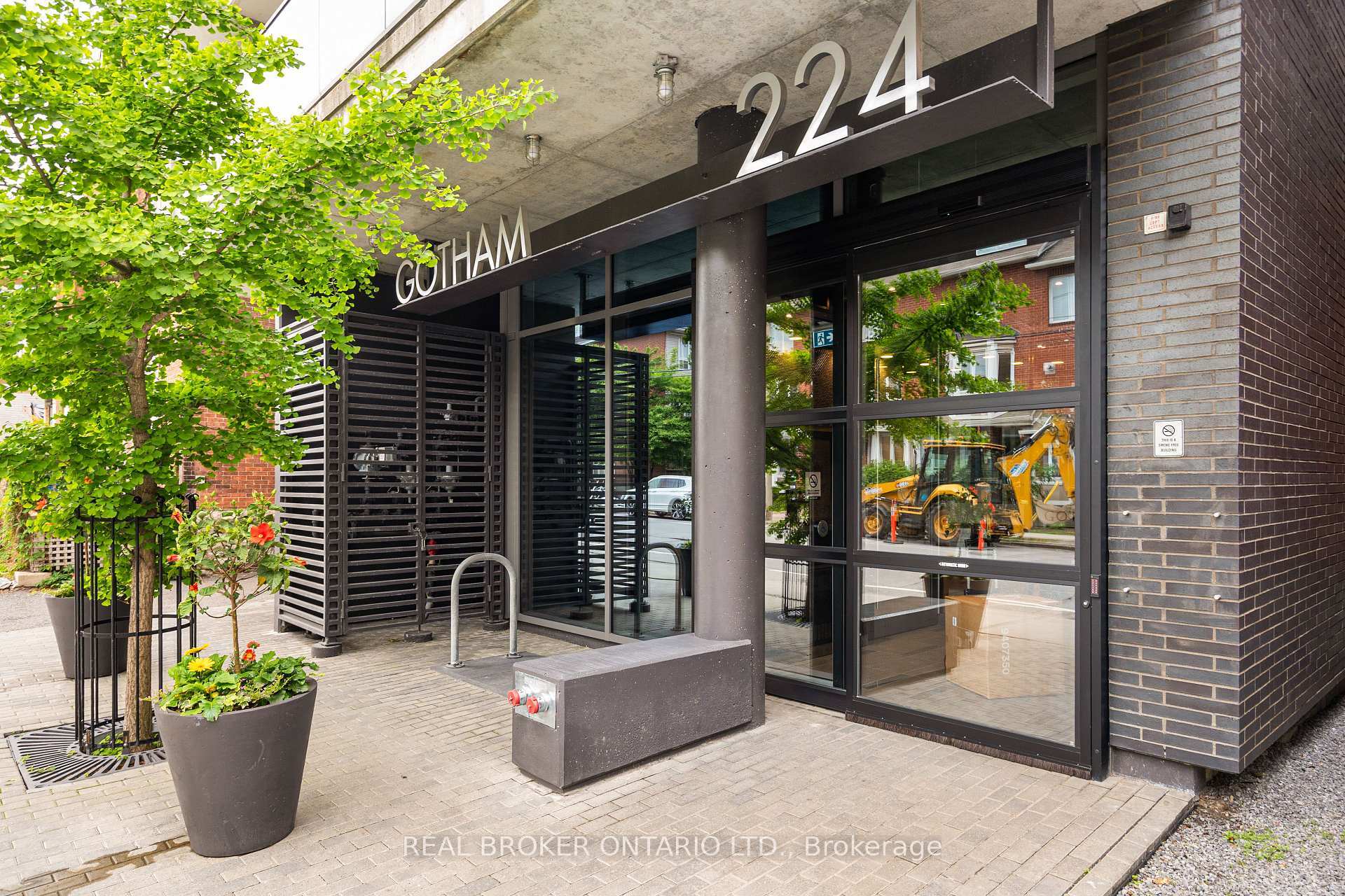 Property Photo: 224 Lyon Street N 1208 ON K1R 0C1