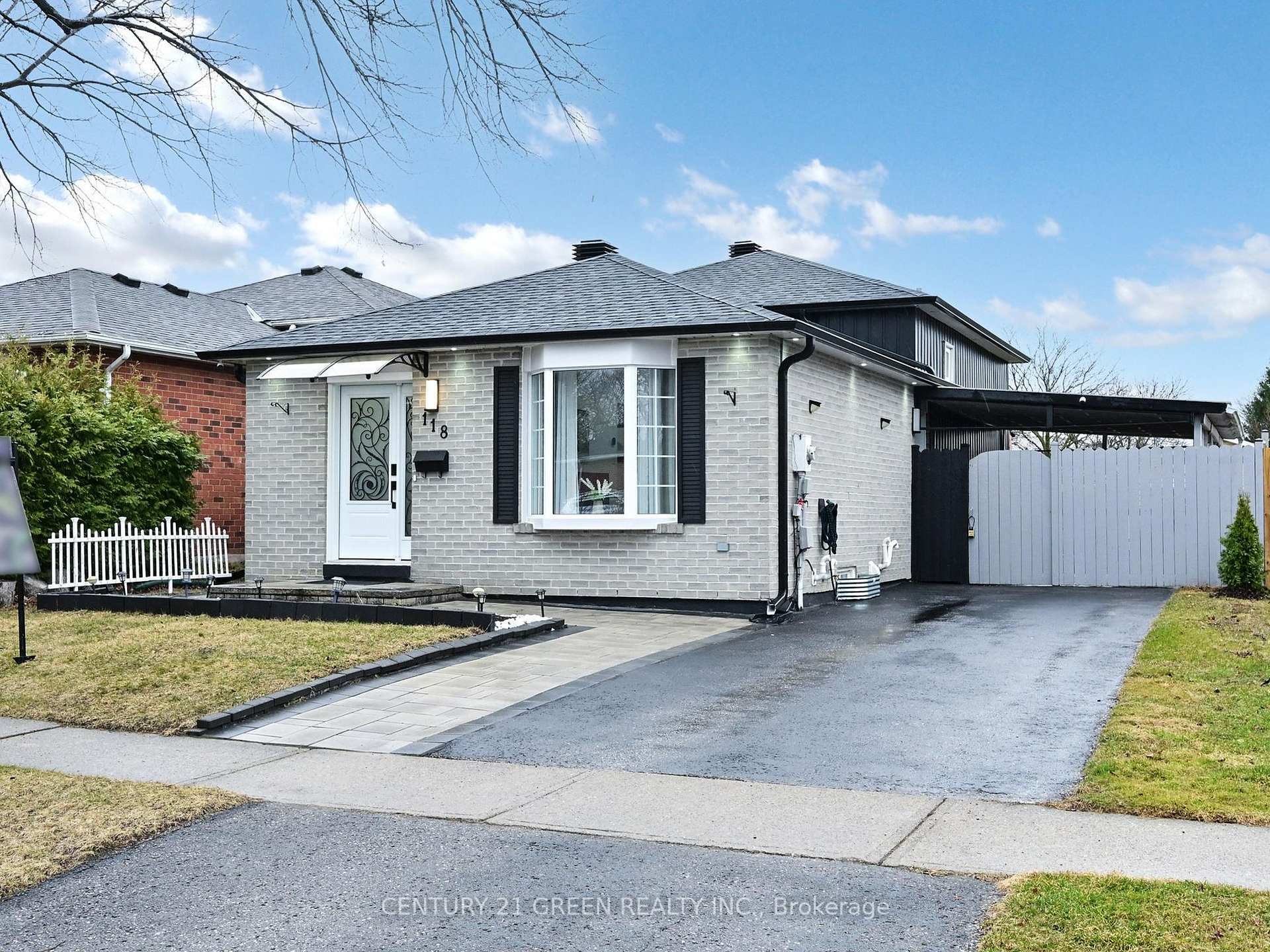 Photo de la propriété:  118 Homefield Square  ON L1E 1K9 