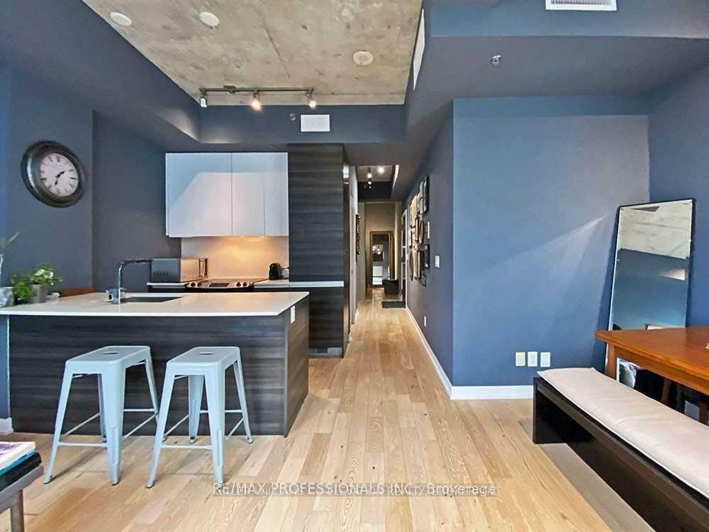 Property Photo: 8 Gladstone Avenue 611 ON M6J 3K6