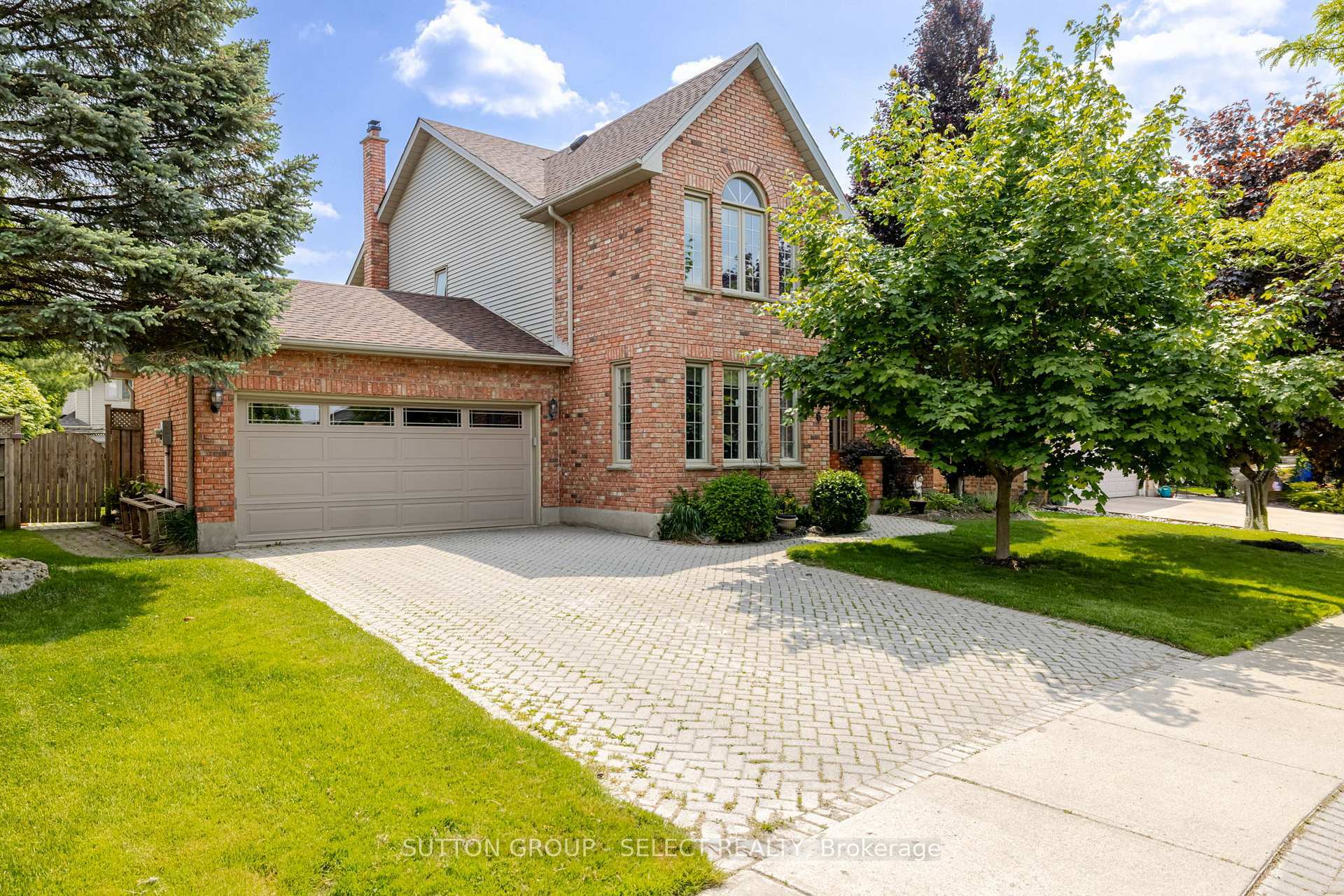 Property Photo: 6 Bassenthwaite Crescent ON N6G 4V5
