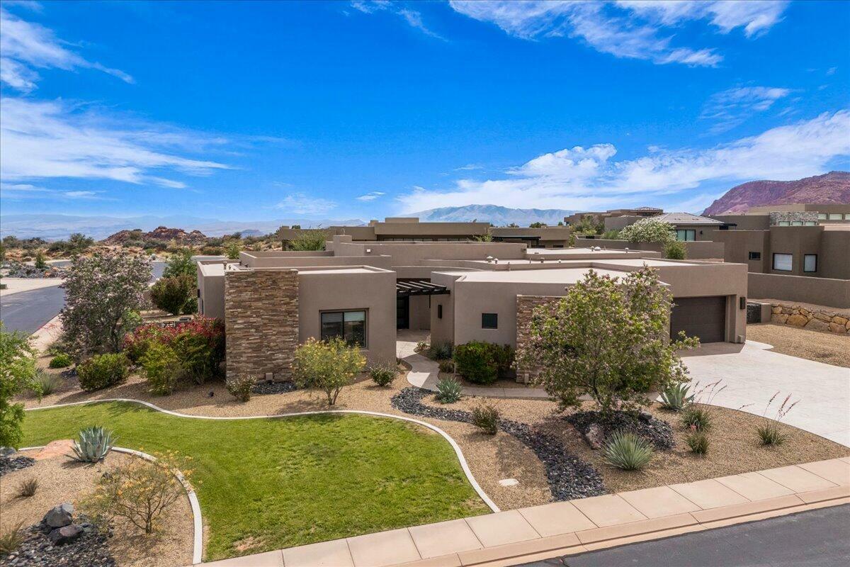 Property Photo: 2197 W Reserve Cir UT 84770