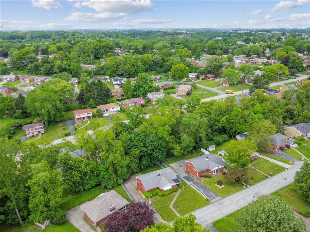 Property Photo: 1341 Foxboro Drive PA 15146