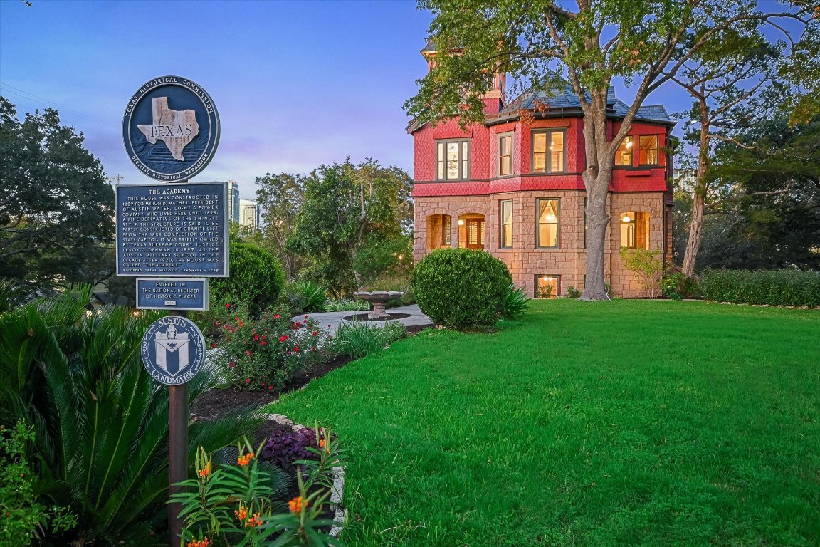 Property Photo:  