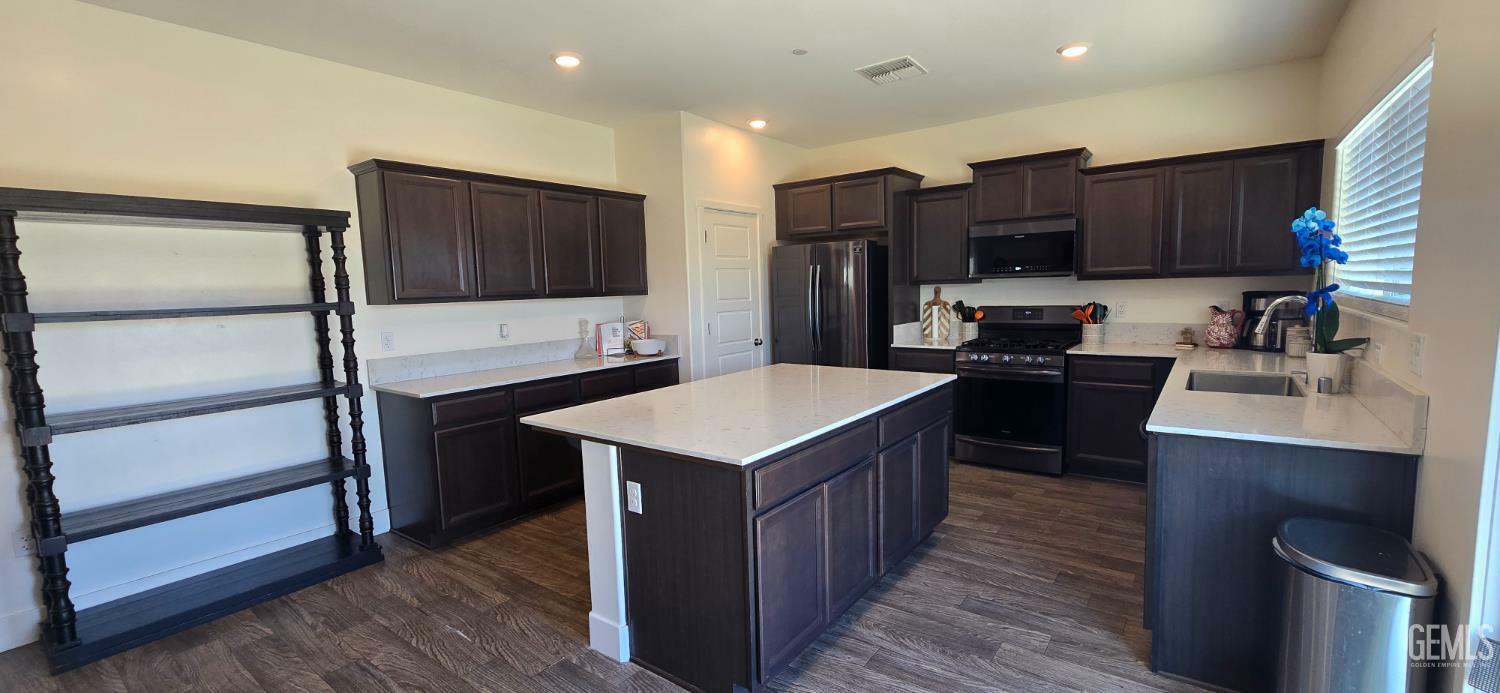 Property Photo: 9606 Silver Falls Lane CA 93263