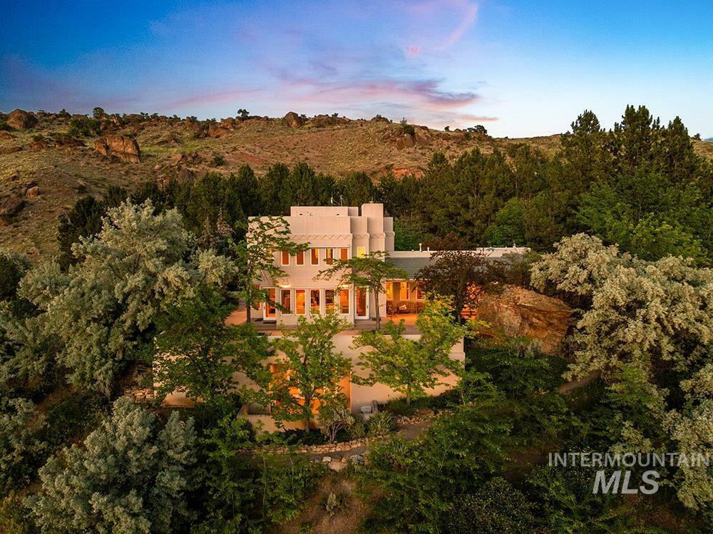 Property Photo: 2420 E Warm Springs Avenue ID 83712