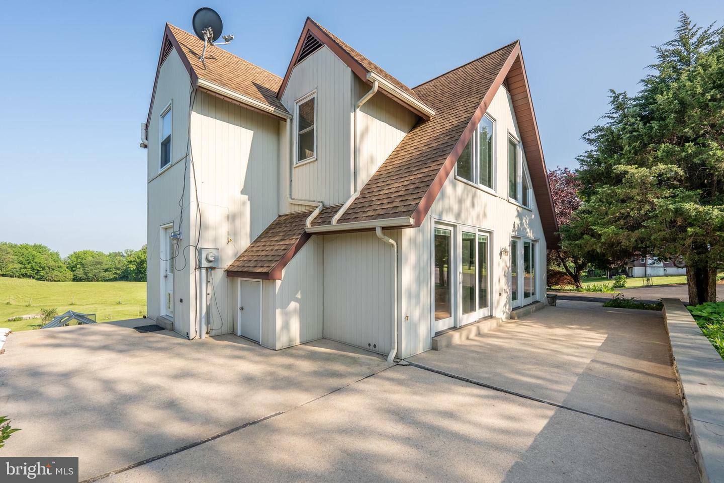Property Photo:  68 Knoll Circle  PA 19512 