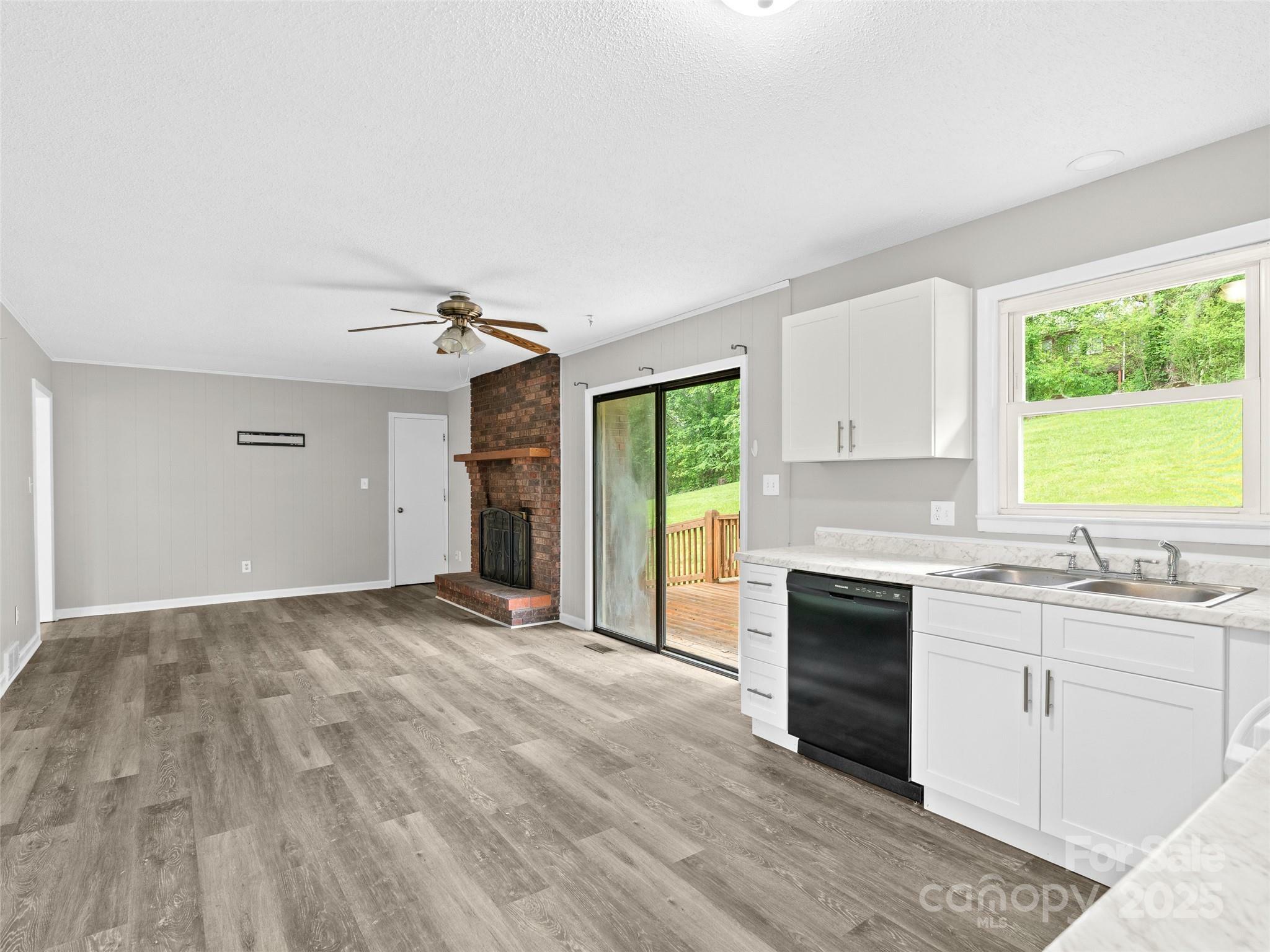 Property Photo: 16 Sun Valley Court NC 28701