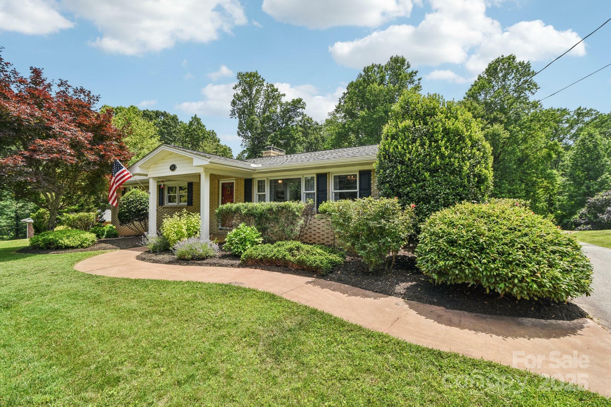 Property Photo: 350 Pritchard Road NC 28715
