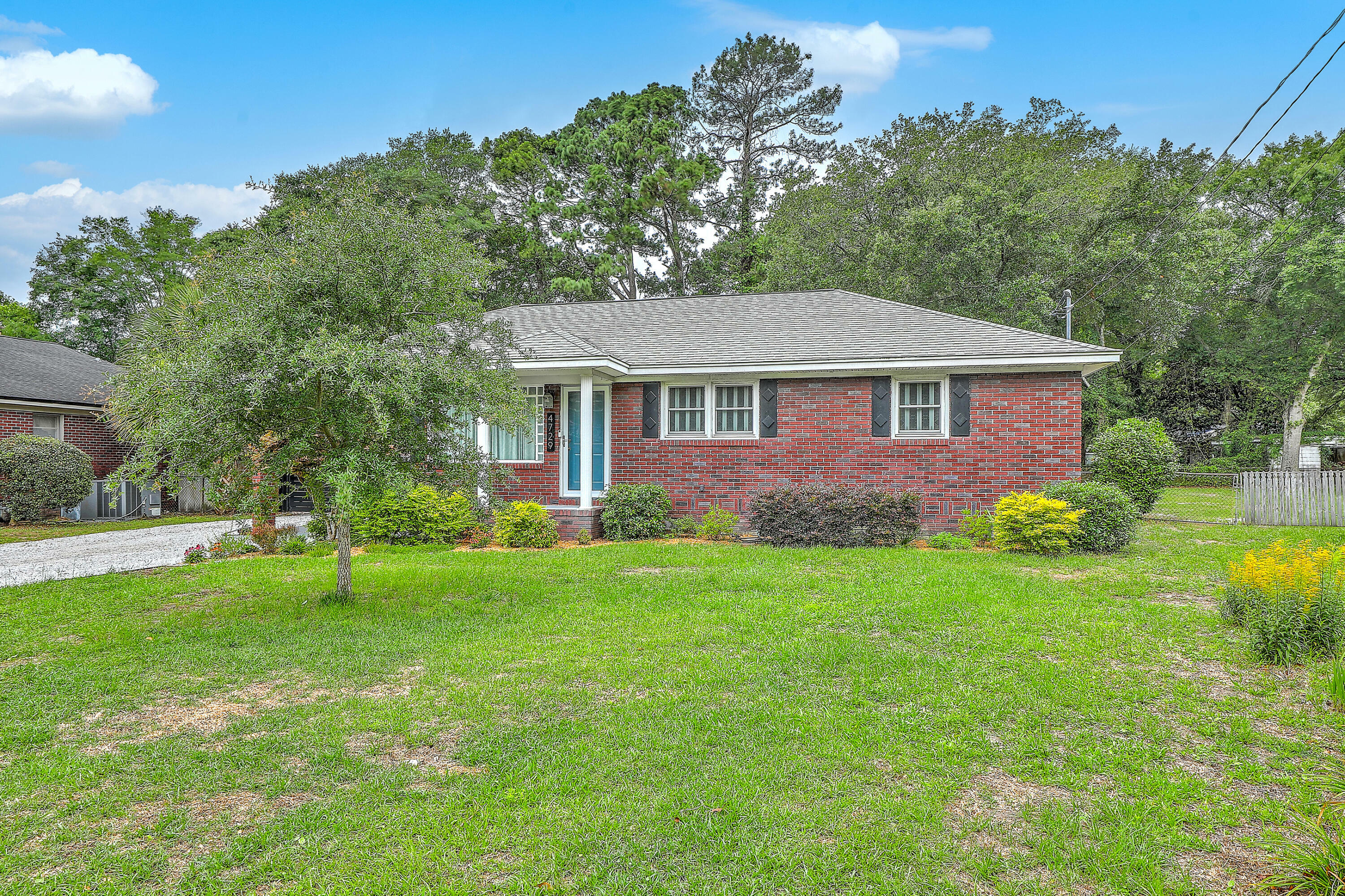 Property Photo: 4729 Lang Ridge Drive SC 29405
