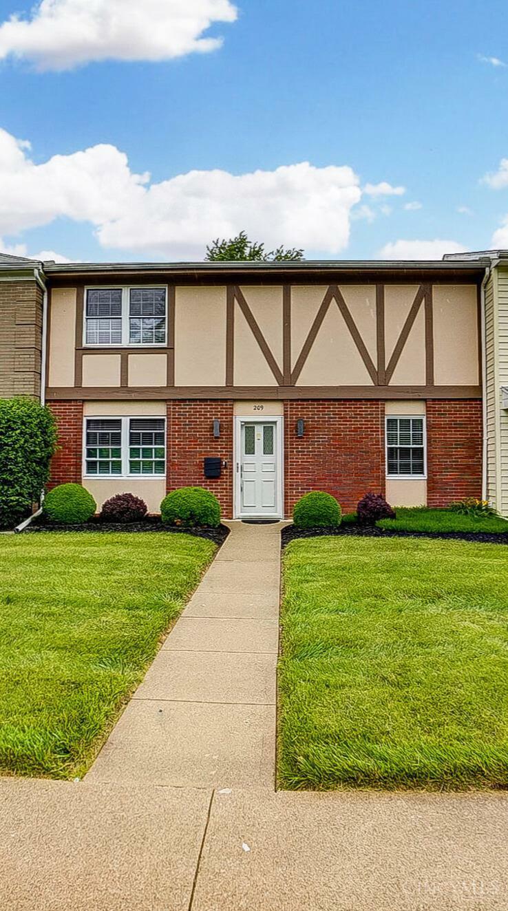 Property Photo: 209 Leyland Park Drive OH 45177