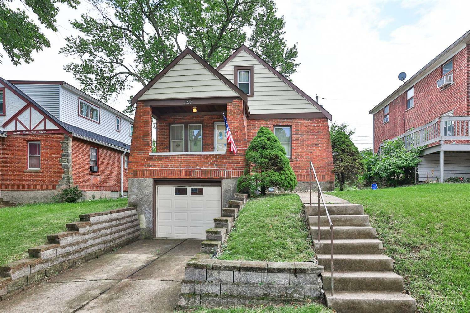 Property Photo: 3933 N Clerose Circle OH 45205