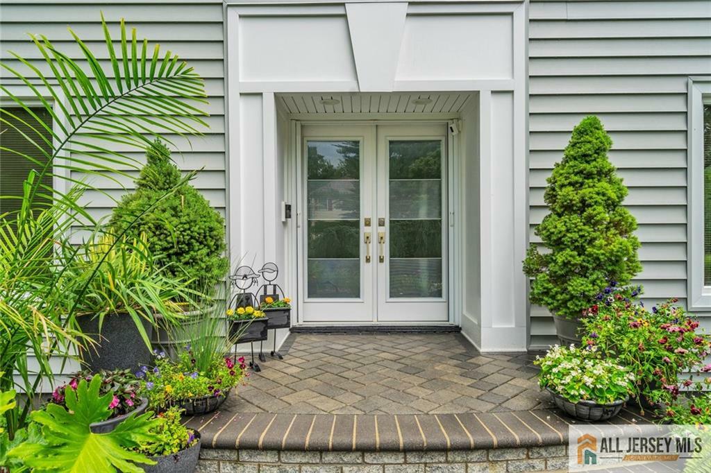 Property Photo: 5 Leighton Court NJ 08816
