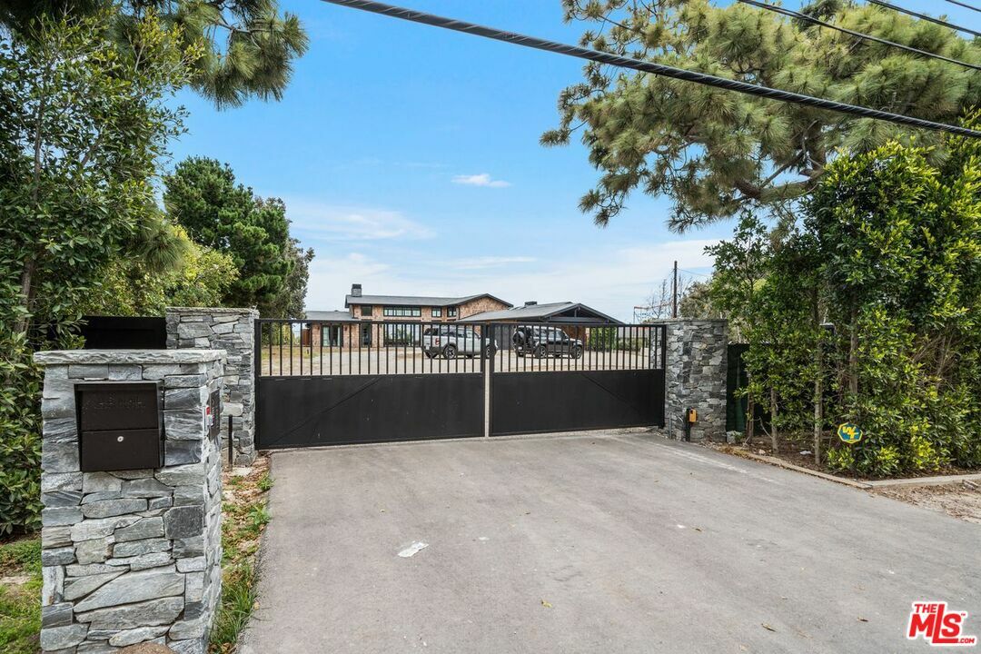 Property Photo: 6956 Dume Dr CA 90265