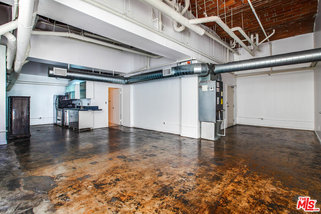 Property Photo: 215 W 7th St CA 90014