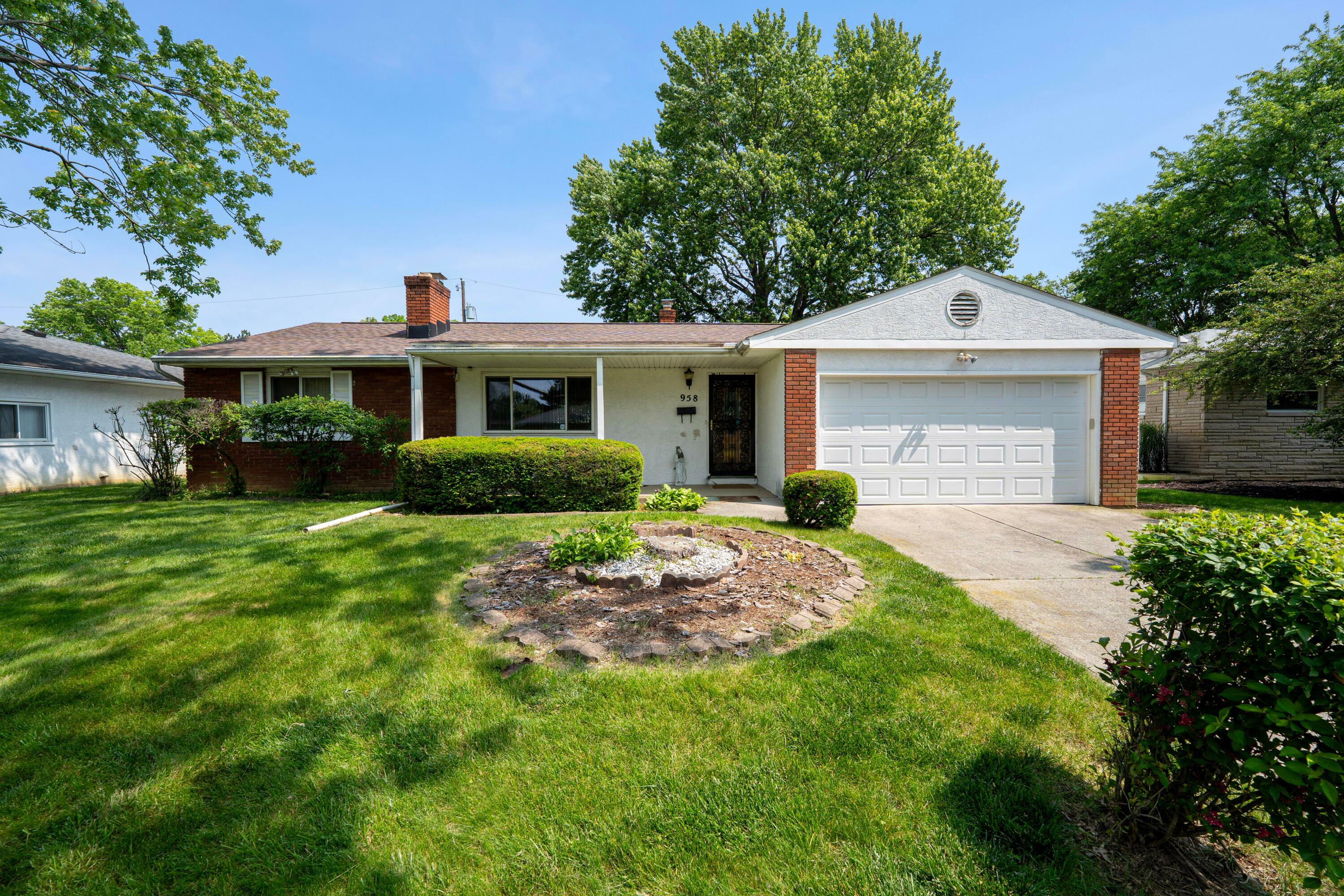 Property Photo: 958 Janet Drive OH 43224