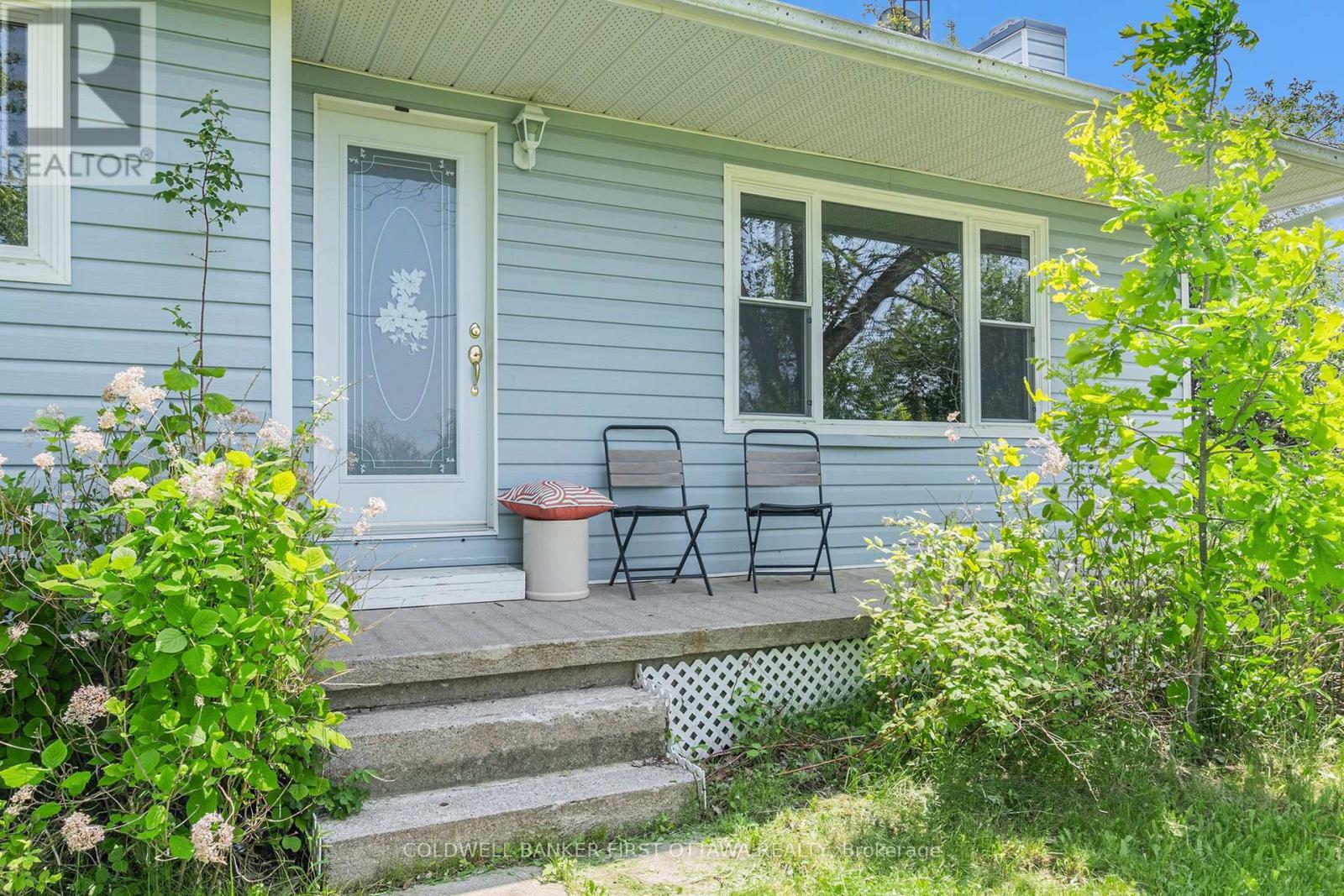 Property Photo: 2185 Tennyson Road ON K7H 3C8