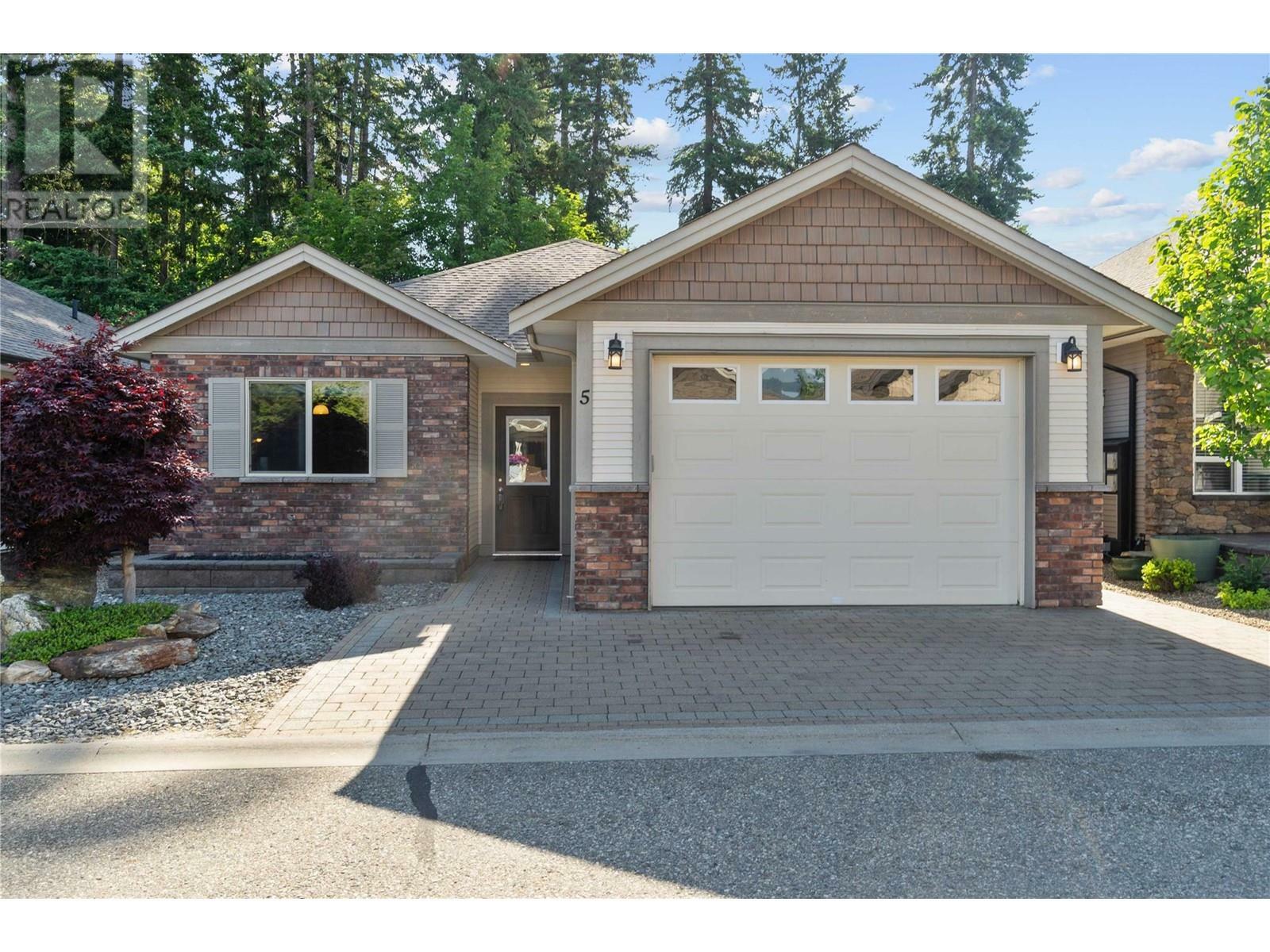 Property Photo:  2850 7th Avenue Northeast 5  BC V1E 0B7 