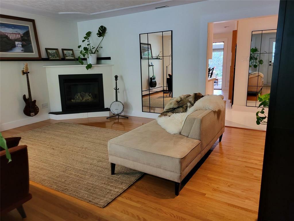 Property Photo: 464 Langevin Street MB R2H 2V8