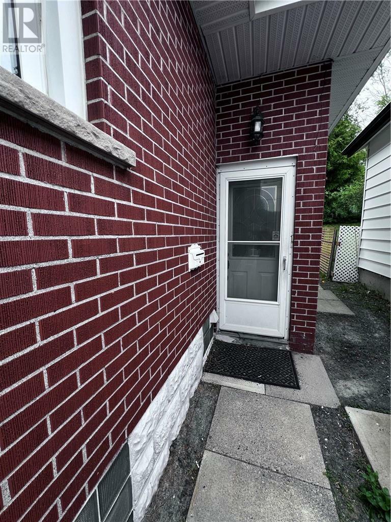 Photo de la propriété: 54 Logan Avenue ON P3C 3E1