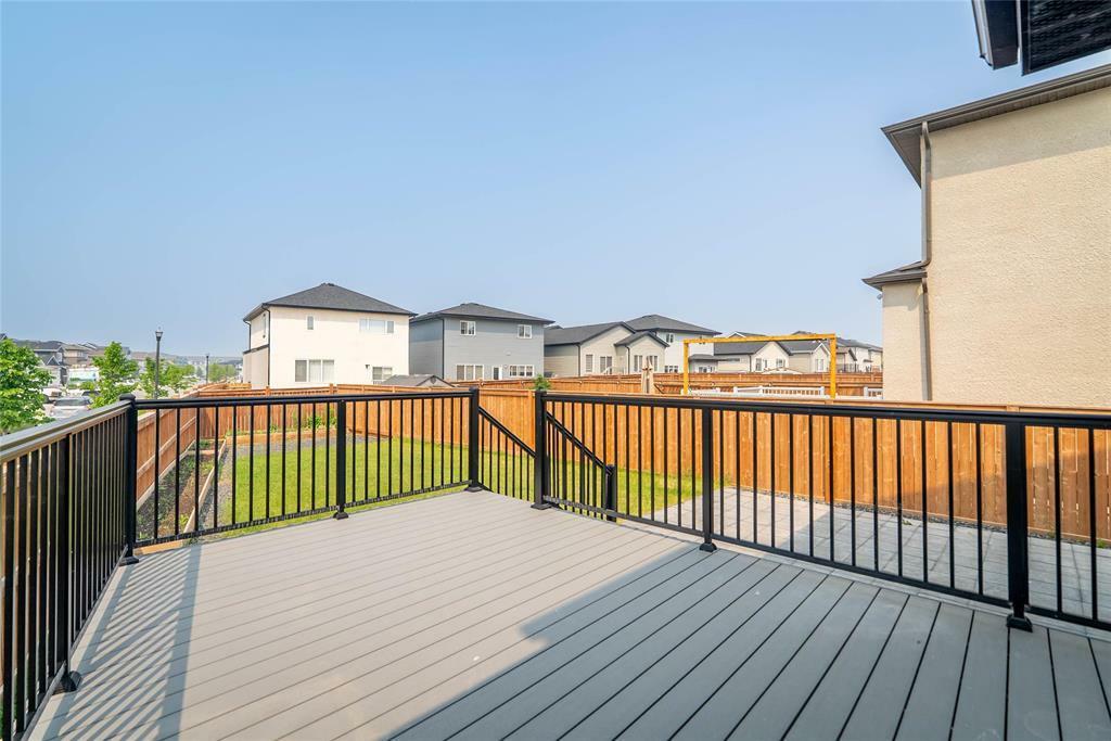 Photo de la propriété: 151 Atlas Crescent MB R2P 2T9