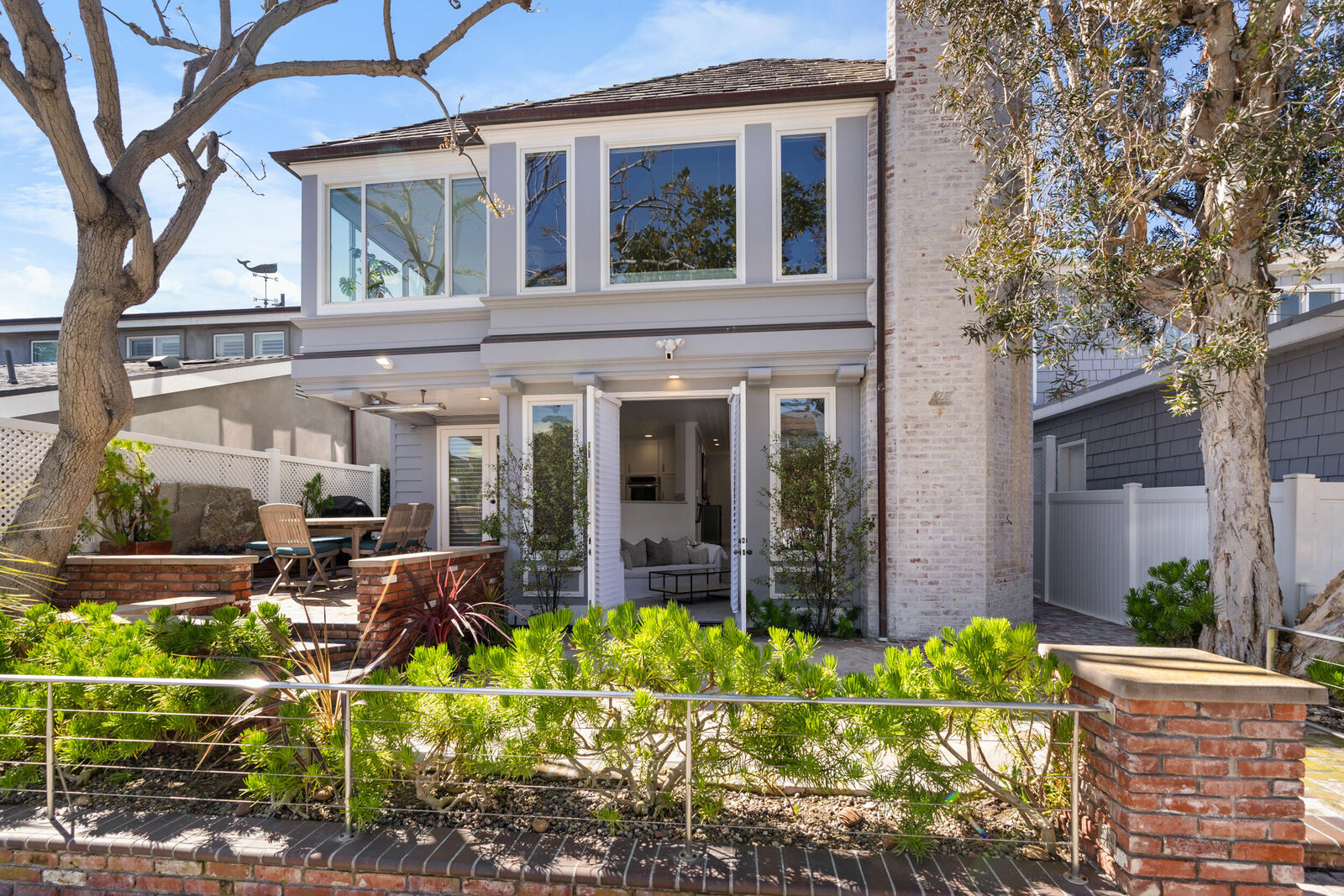 Property Photo:  2117 Miramar Drive  CA 92661 