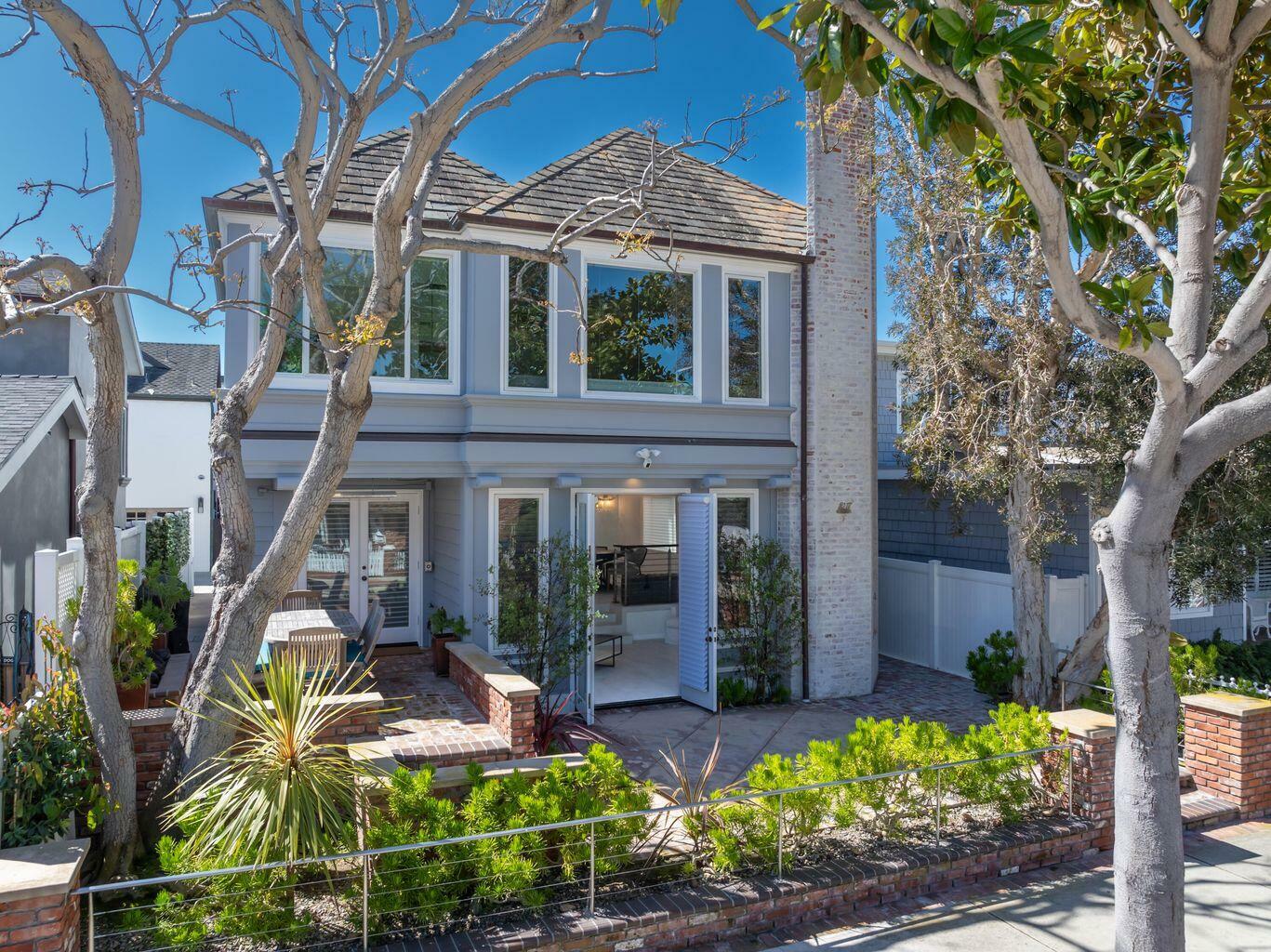 Property Photo: 2117 Miramar Drive CA 92661