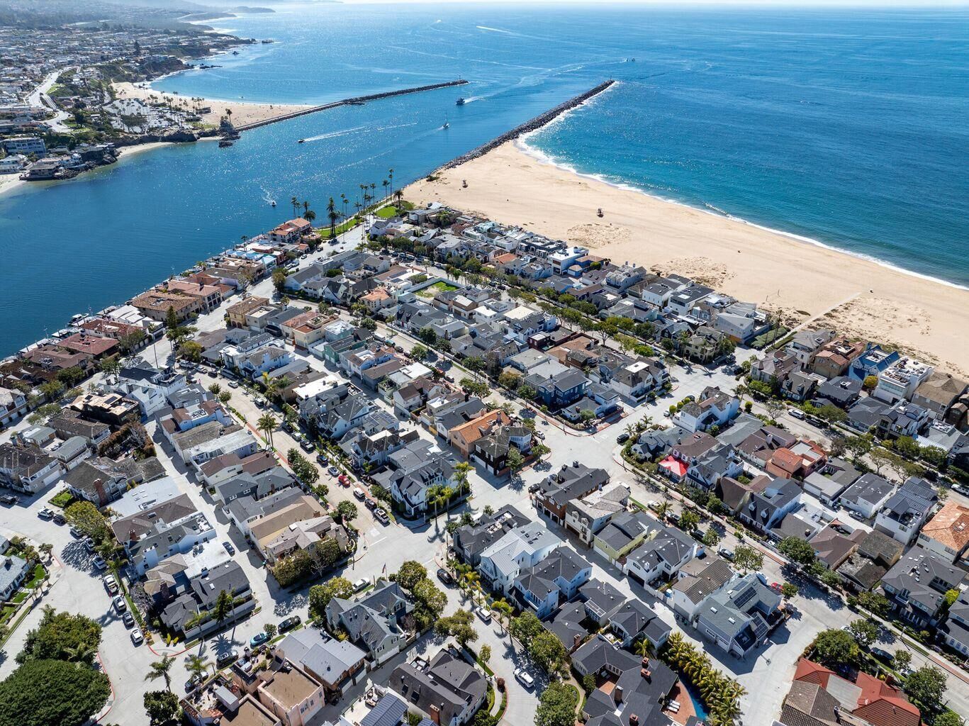Property Photo:  2117 Miramar Drive  CA 92661 