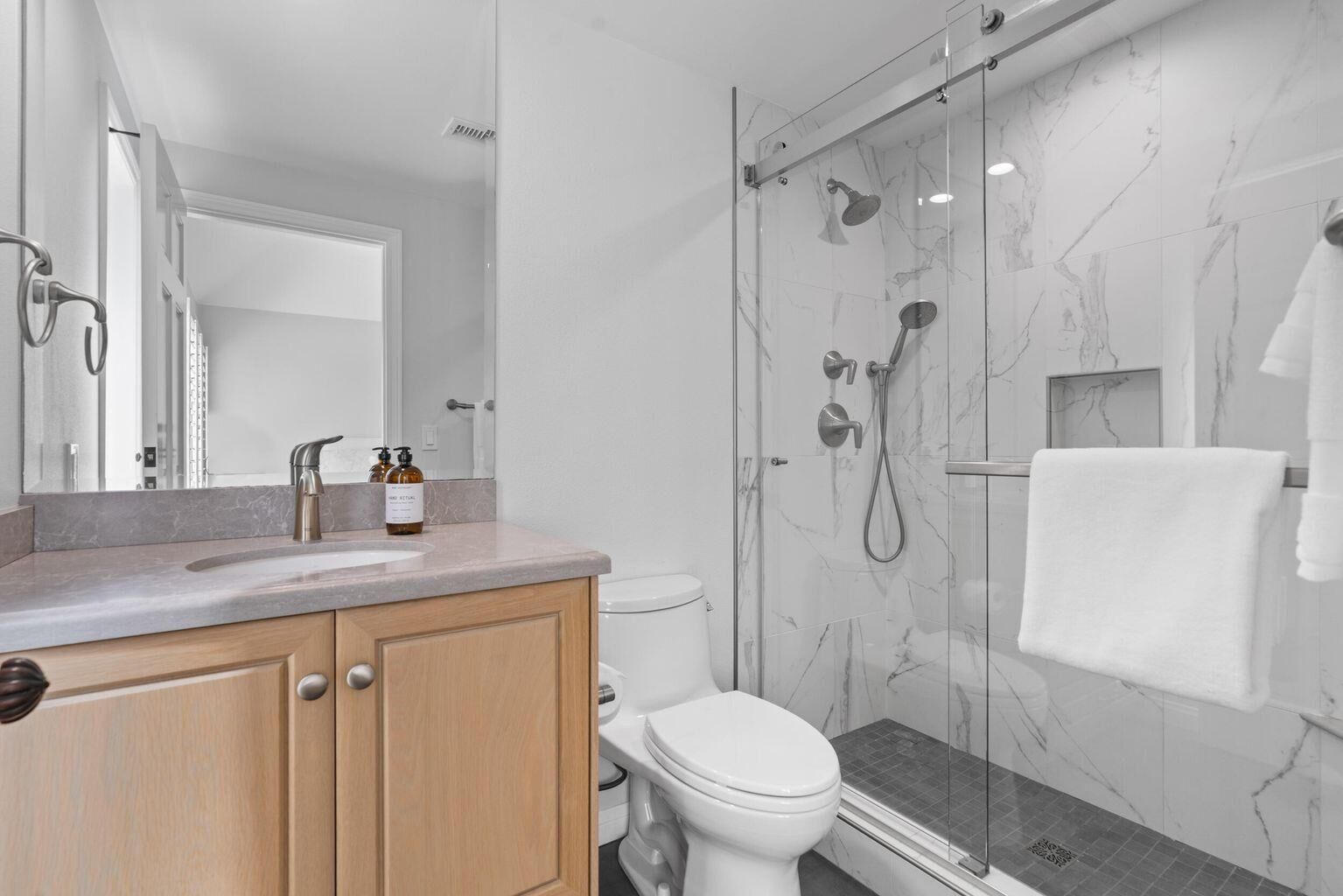 Property Photo:  2117 Miramar Drive  CA 92661 