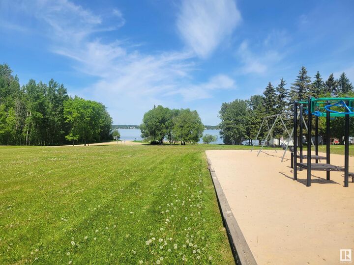 Property Photo: 4 Poppy Place AB T0E 1H0