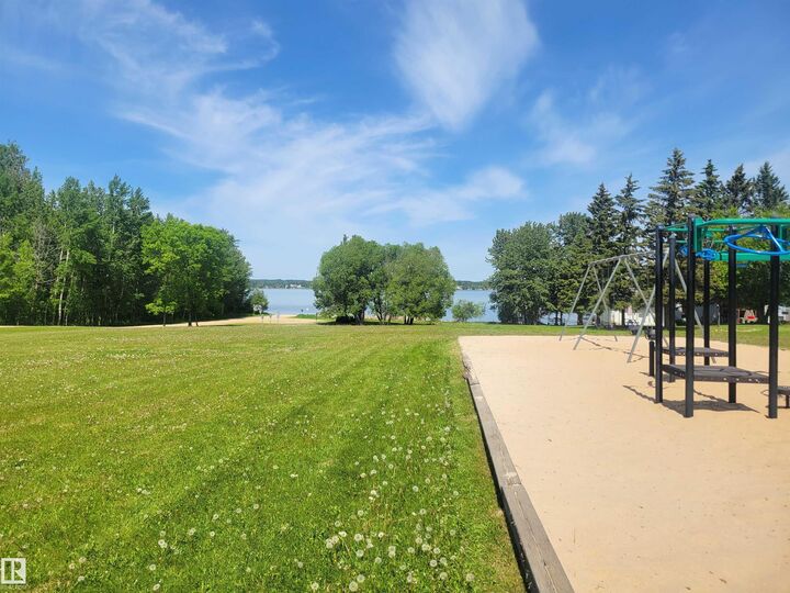 Property Photo:  4 Poppy Place  AB T0E 1H0 