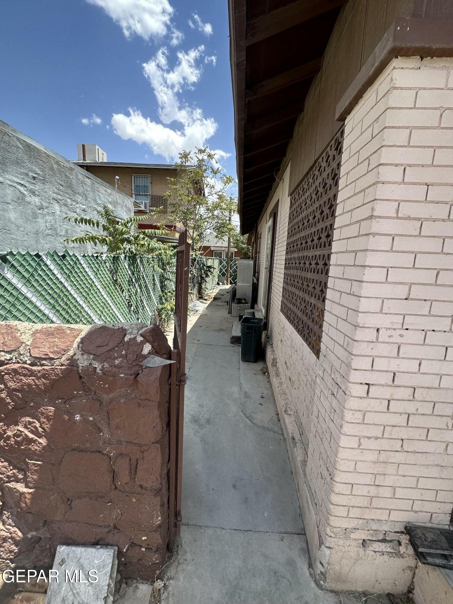 Property Photo: 114 Fern Way TX 79902