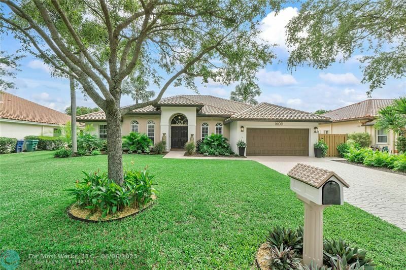 Property Photo: 1609 NW 102nd Way FL 33071