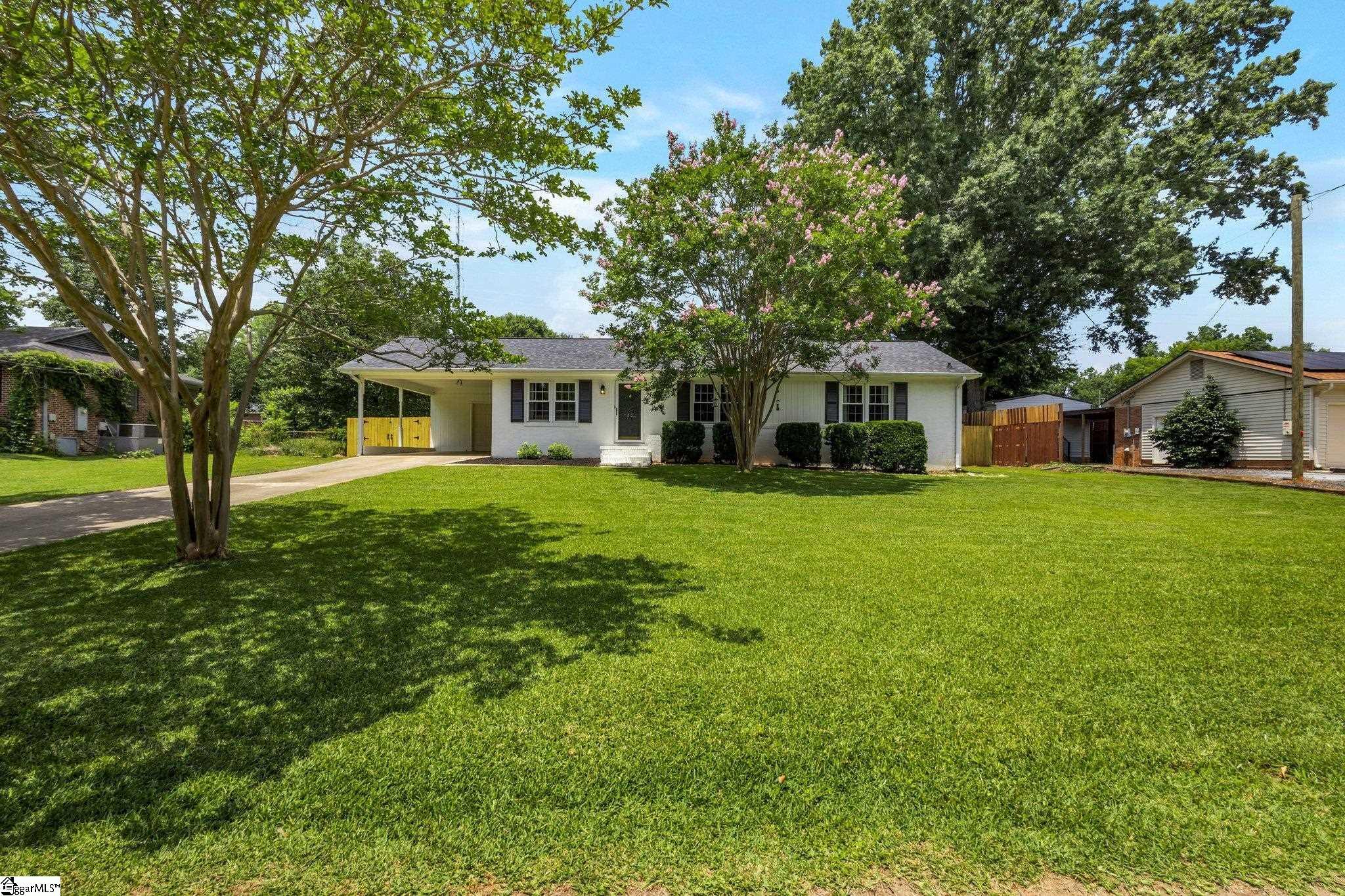 Property Photo: 615 Creighton Drive SC 29687
