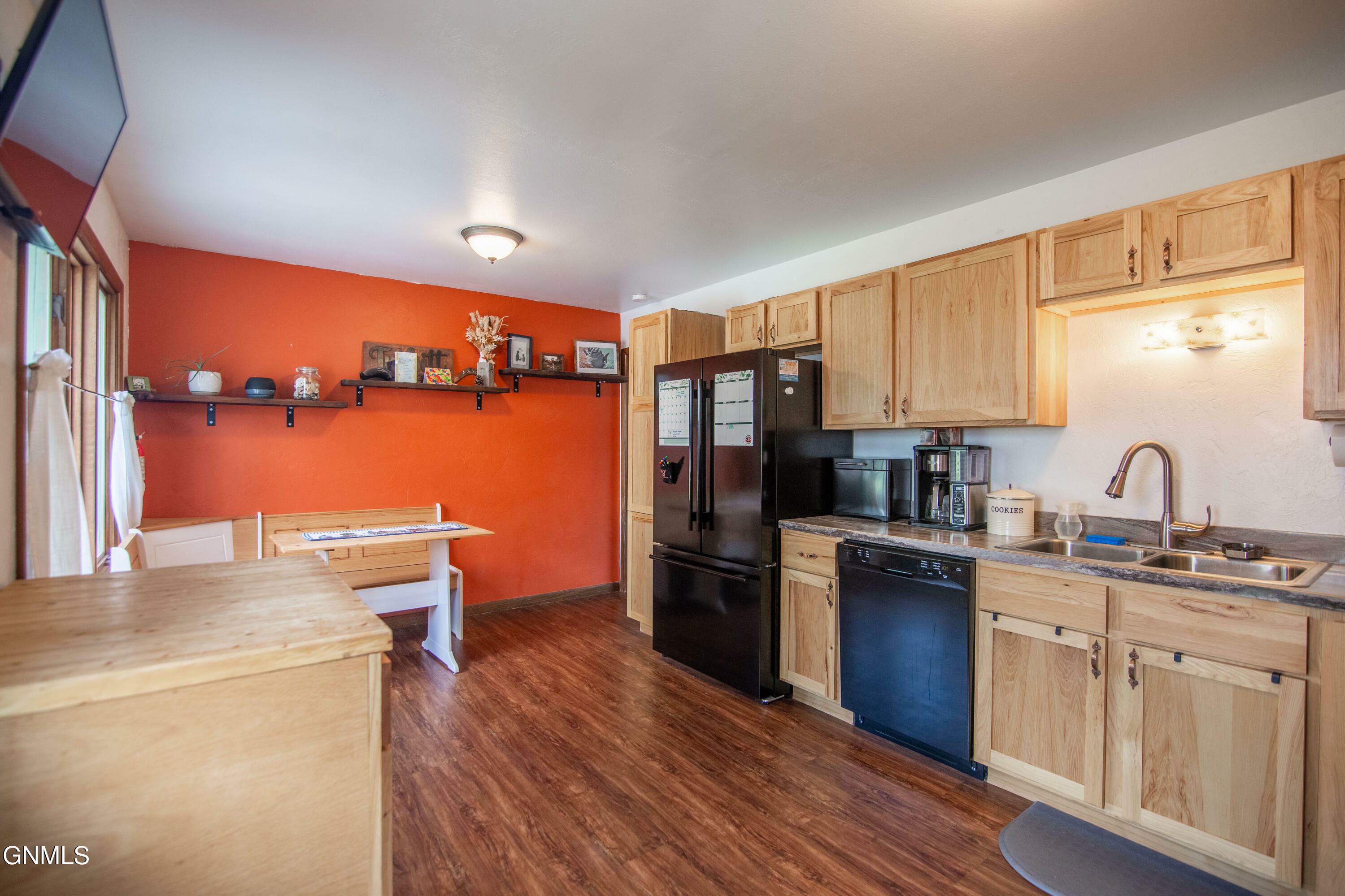 Property Photo: 956 Dell Avenue ND 58601