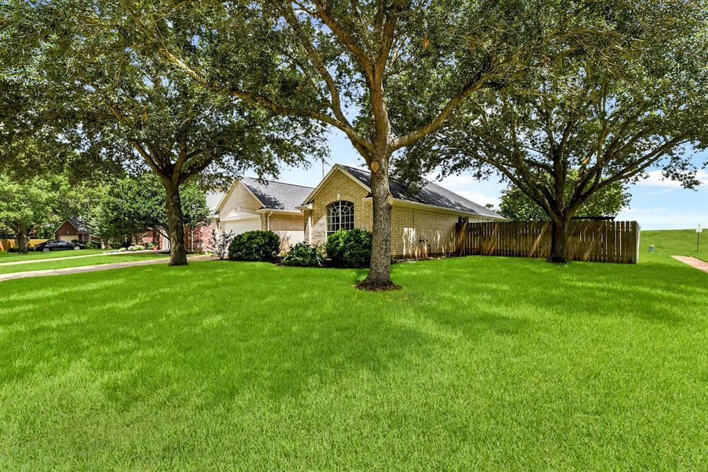 Property Photo: 2542 Lake Dale Lane TX 77406
