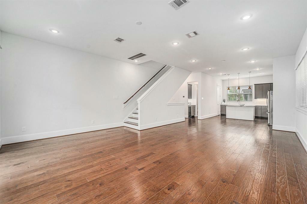 Property Photo: 1266 N Post Oak Road B TX 77055