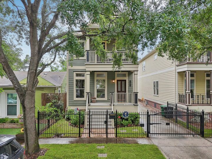 Property Photo: 121 E 22nd Street TX 77008