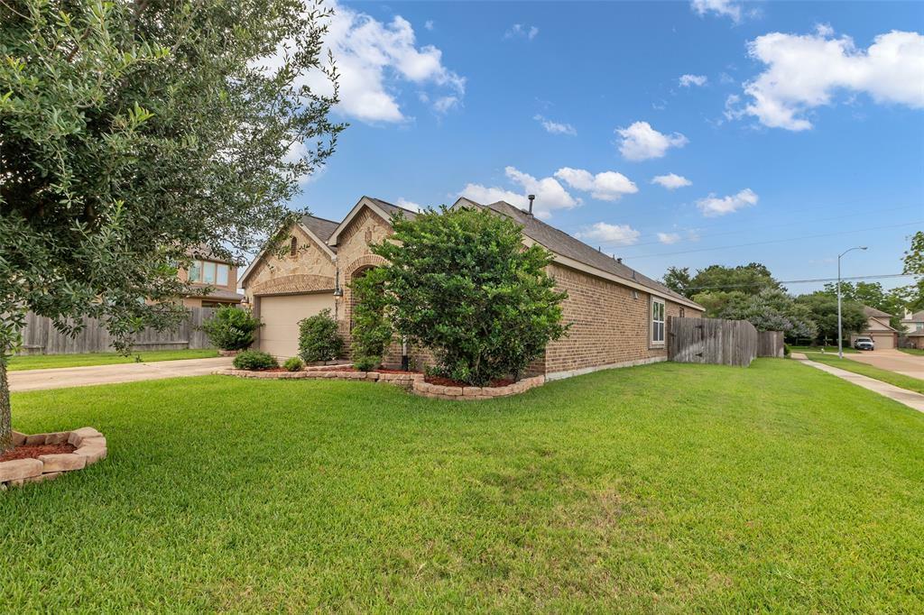 Property Photo:  3902 Raintree Village Drive  TX 77449 