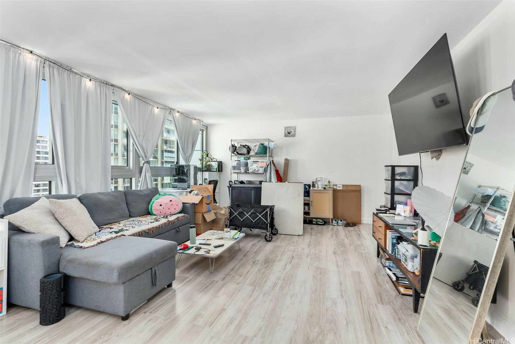 2421 Tusitala Street 803  Honolulu HI 96815 photo