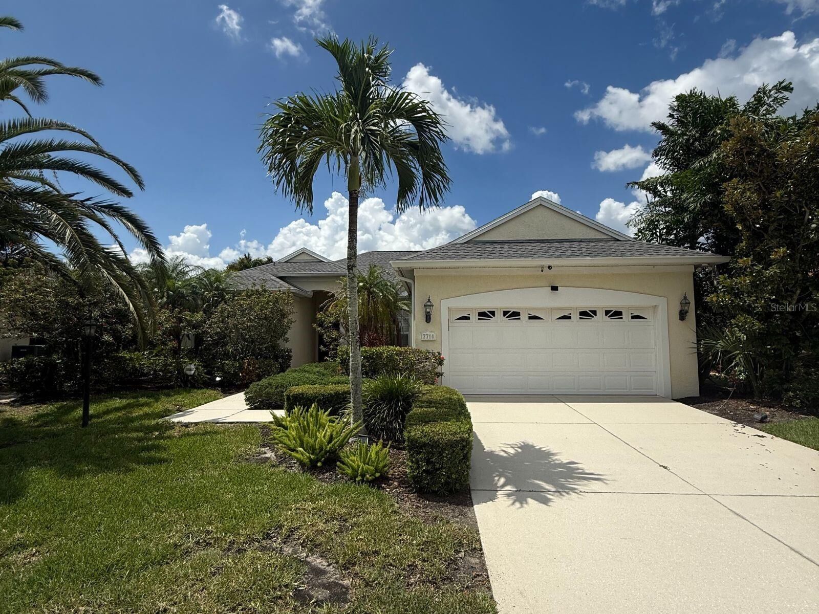 Property Photo:  7714 Ashley Circle  FL 34243 
